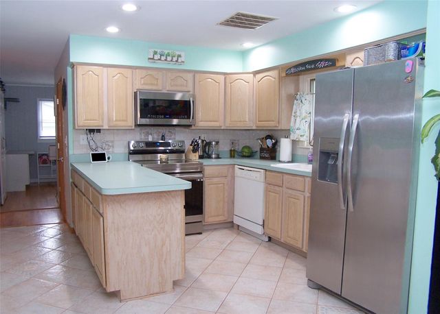 264 N 5th Street, Ronkonkoma, NY 11779