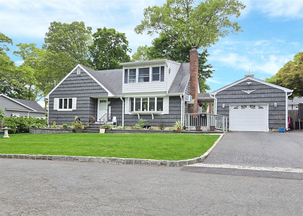 264 N 5th Street, Ronkonkoma, NY 11779