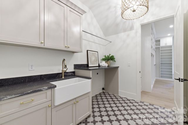 3028 Eastham Lane, Charlotte, NC 28209