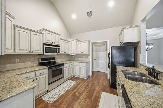 208 New Haven Street, Catoosa, OK 74015