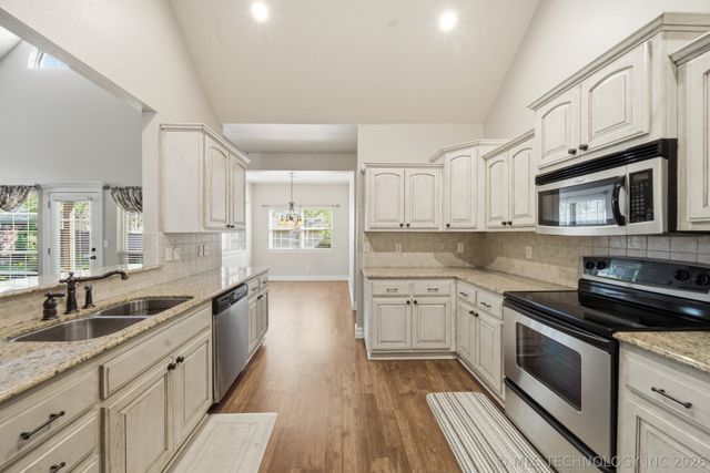 208 New Haven Street, Catoosa, OK 74015