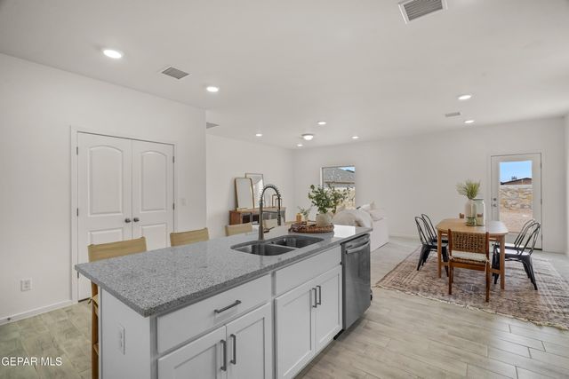 13901 Summer Wave Avenue, El Paso, TX 79928