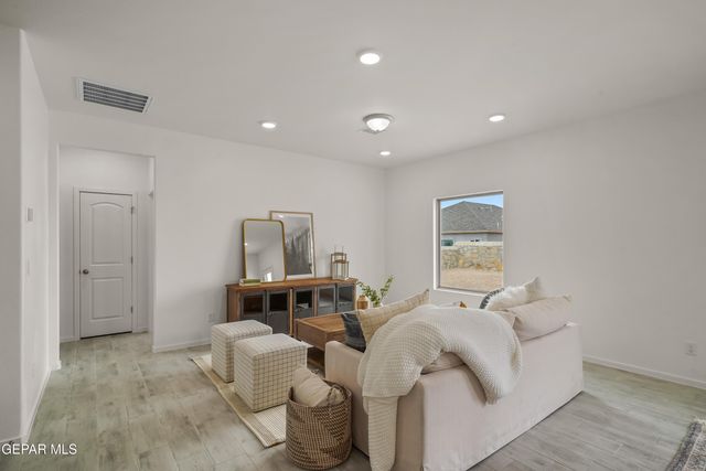 13901 Summer Wave Avenue, El Paso, TX 79928