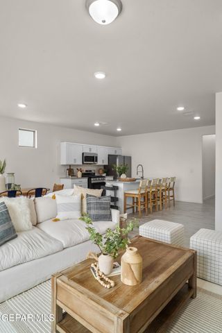 13901 Summer Wave Avenue, El Paso, TX 79928