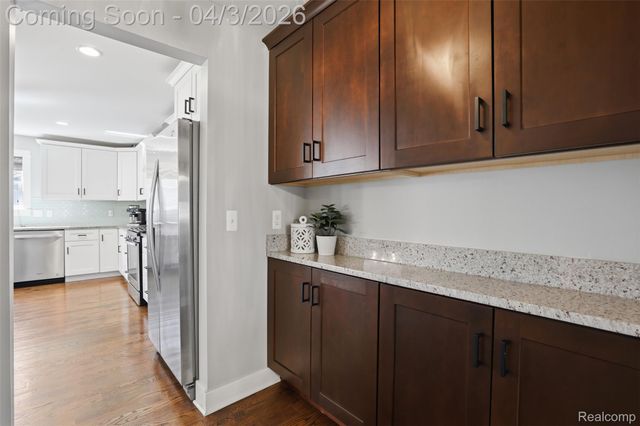 1033 N Maple Avenue, Royal Oak, MI 48067