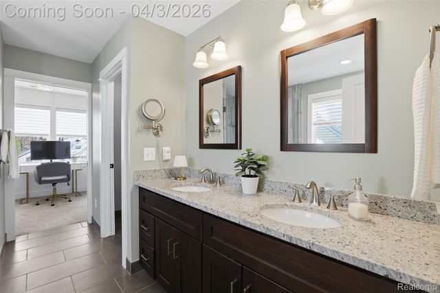 1033 N Maple Avenue, Royal Oak, MI 48067