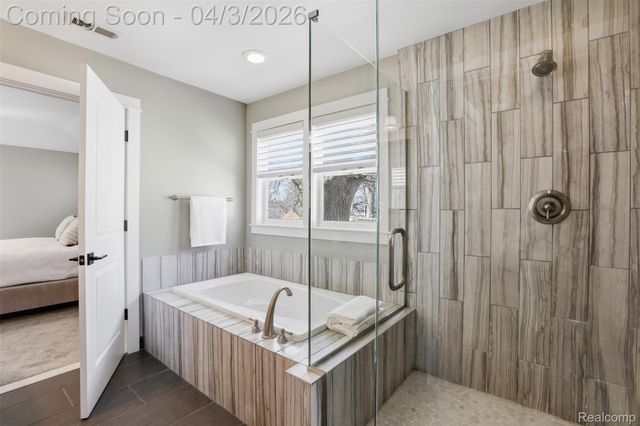 1033 N Maple Avenue, Royal Oak, MI 48067