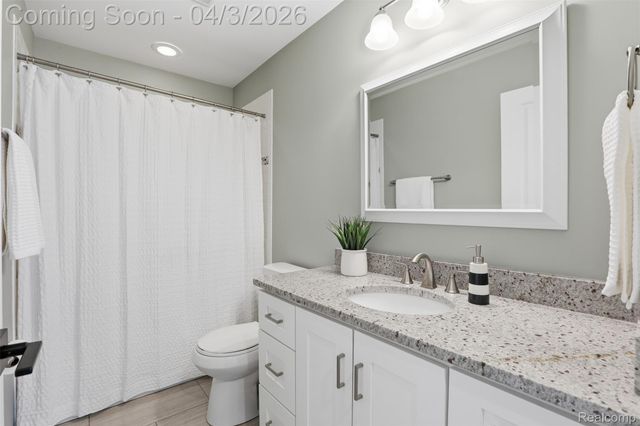 1033 N Maple Avenue, Royal Oak, MI 48067