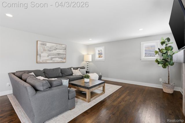 1033 N Maple Avenue, Royal Oak, MI 48067