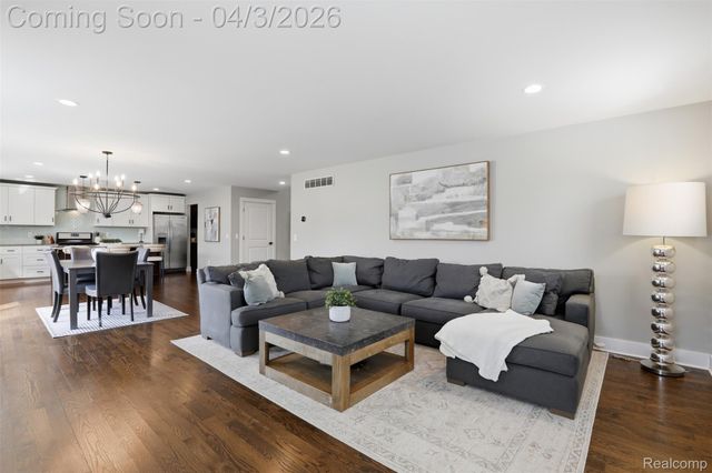 1033 N Maple Avenue, Royal Oak, MI 48067