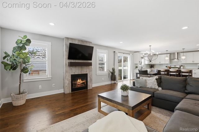 1033 N Maple Avenue, Royal Oak, MI 48067