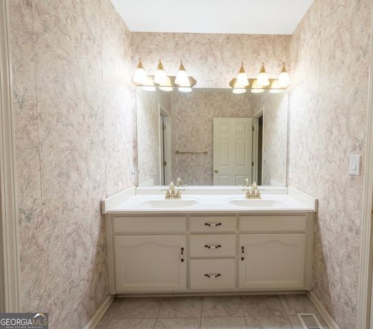 220 North Drive, Fayetteville, GA 30214