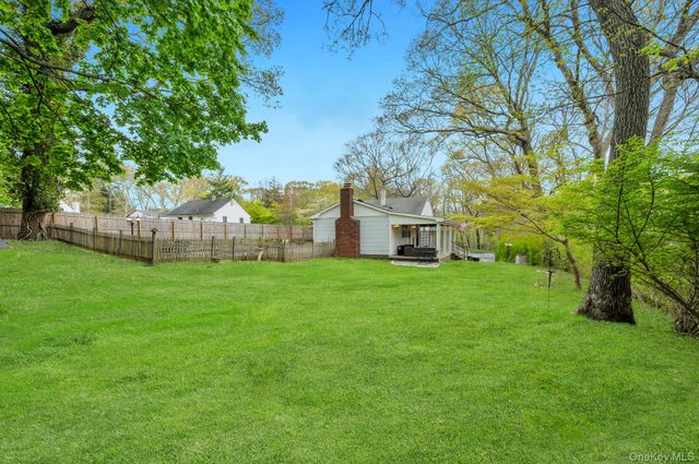 79 Brooksite Drive, Smithtown, NY 11787