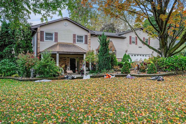 7702 N Gleneagle Drive, Kalamazoo, MI 49048