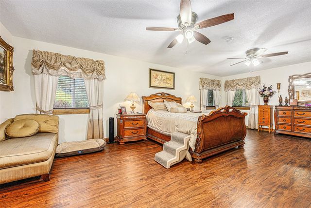7702 N Gleneagle Drive, Kalamazoo, MI 49048