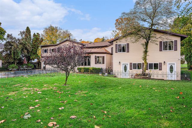 7702 N Gleneagle Drive, Kalamazoo, MI 49048