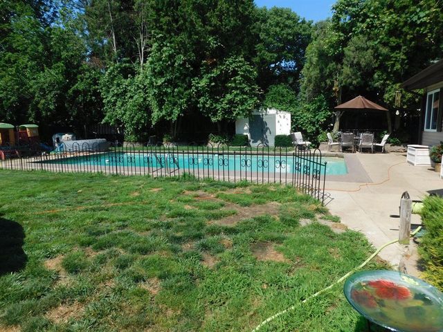7702 N Gleneagle Drive, Kalamazoo, MI 49048