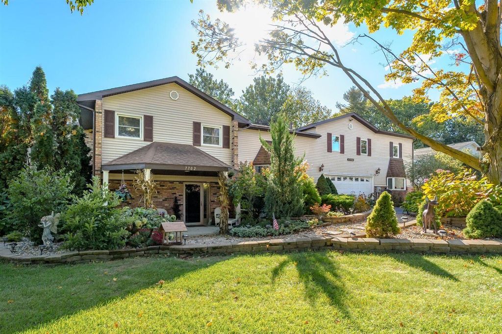 7702 N Gleneagle Drive, Kalamazoo, MI 49048