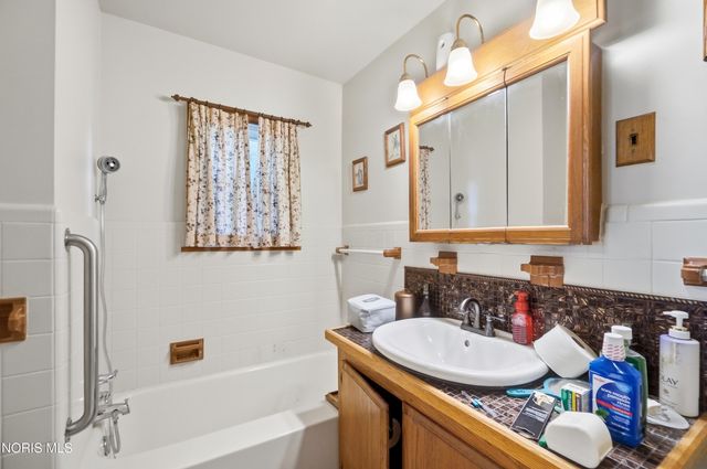 14511 Dirlam Road, Bowling Green, OH 43402