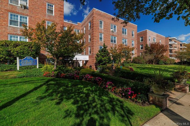 194 Smith Street 1K, Freeport, NY 11520