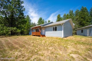 9801 Lakeshore Dr, Sagle, ID 83860