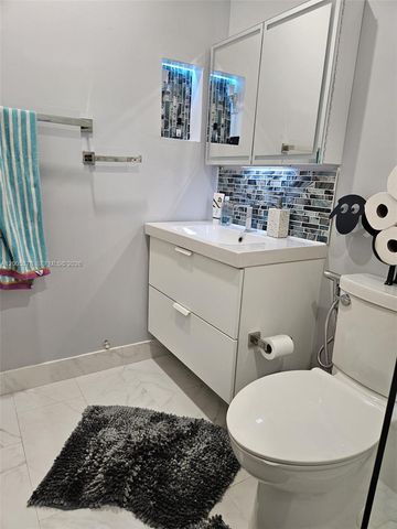 16314 SW 97th St, Miami, FL 33196