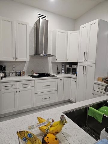 16314 SW 97th St, Miami, FL 33196