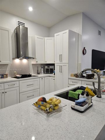 16314 SW 97th St, Miami, FL 33196