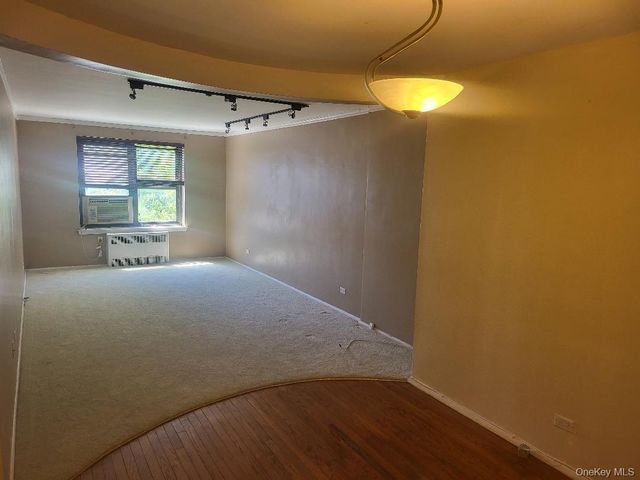 87-56 Francis Lewis Boulevard B62, Queens Village, NY 11427