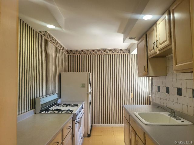 87-56 Francis Lewis Boulevard B62, Queens Village, NY 11427
