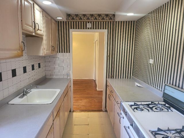 87-56 Francis Lewis Boulevard B62, Queens Village, NY 11427