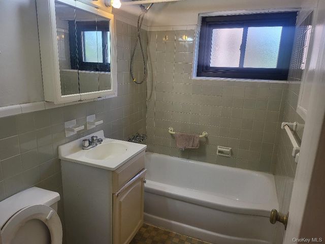 87-56 Francis Lewis Boulevard B62, Queens Village, NY 11427