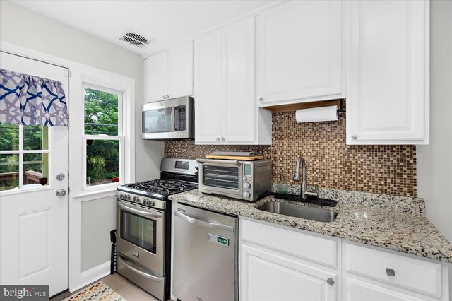 1012 ELM RD, Halethorpe, MD 21227