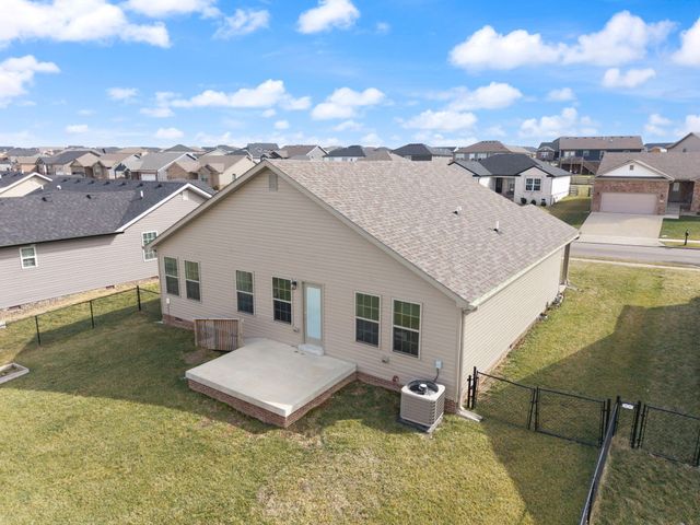 429 Middle Crk Way, Berea, KY 40403