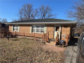 1432 W 27th South Street, Independence, MO 64052