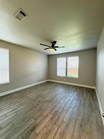 9005 Cloudveil Drive, Arlington, TX 76002