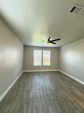 9005 Cloudveil Drive, Arlington, TX 76002