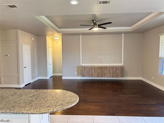 9005 Cloudveil Drive, Arlington, TX 76002