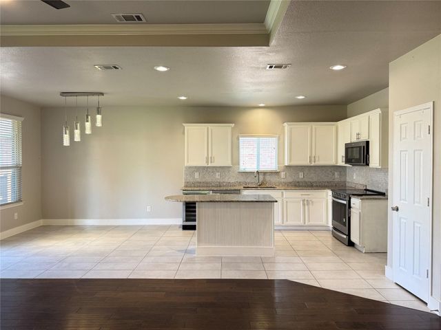 9005 Cloudveil Drive, Arlington, TX 76002