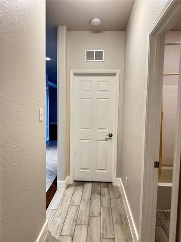 9005 Cloudveil Drive, Arlington, TX 76002