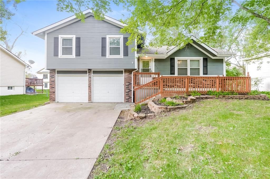 415 W Cambridge Road, Belton, MO 64012