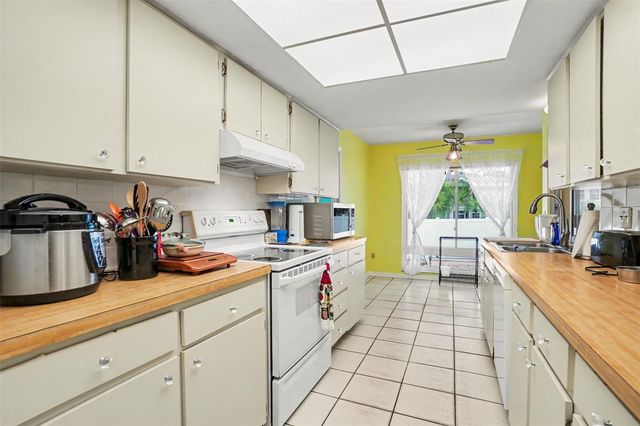 1703 NEW BEDFORD DRIVE, Sun City Center, FL 33573