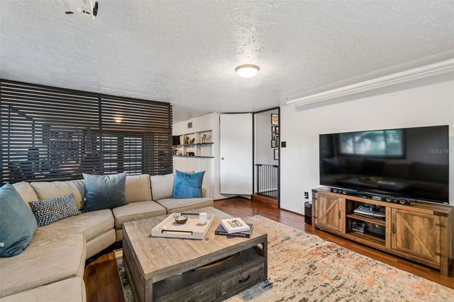 4437 W BAY AVENUE, Tampa, FL 33616