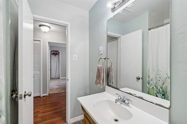 4437 W BAY AVENUE, Tampa, FL 33616