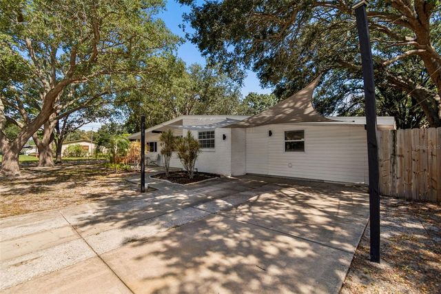 4437 W BAY AVENUE, Tampa, FL 33616