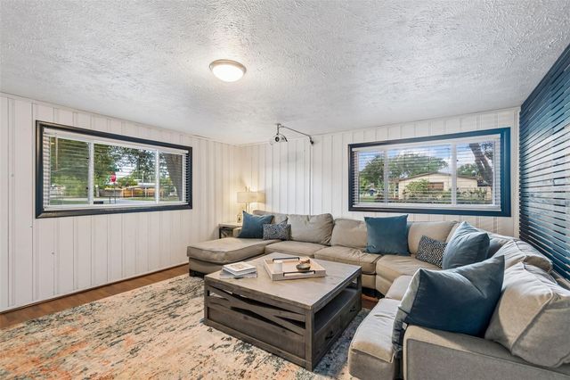 4437 W BAY AVENUE, Tampa, FL 33616