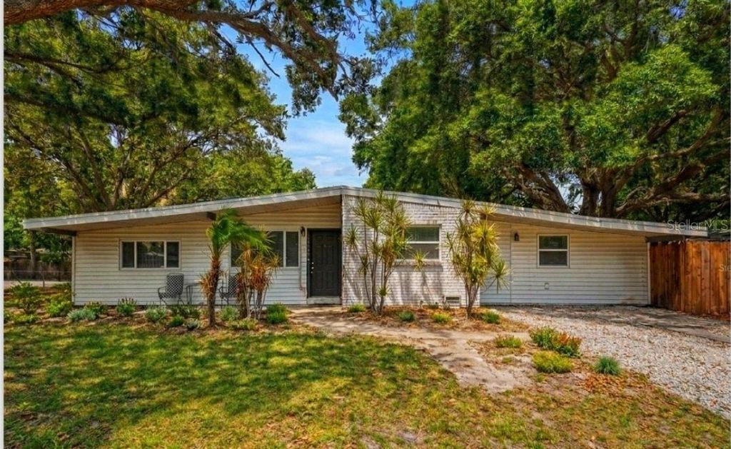4437 W BAY AVENUE, Tampa, FL 33616