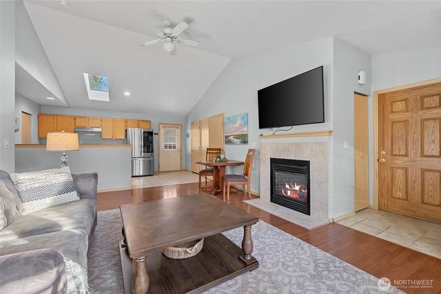 2300 Earl Court, Mount Vernon, WA 98273