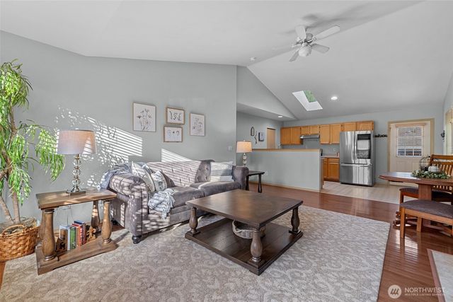 2300 Earl Court, Mount Vernon, WA 98273