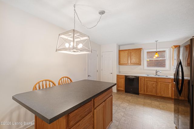 411 Wood Springs Rd, La Grange, KY 40031
